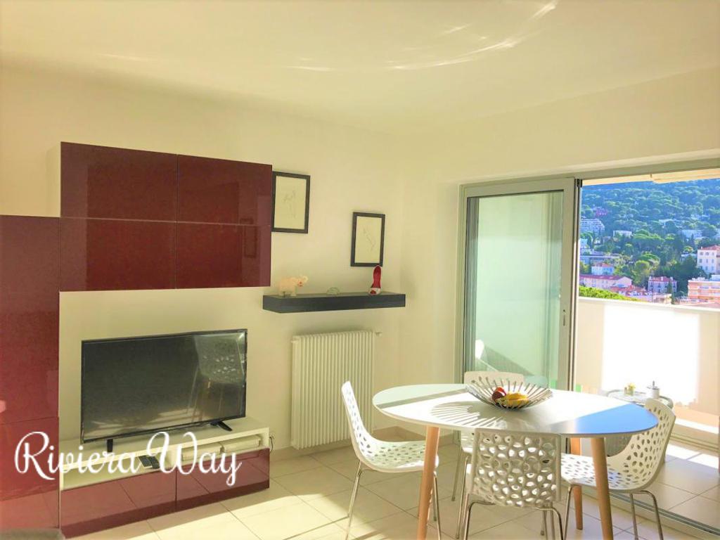 Apartment in Cannes, 56 m², photo #1, listing #80885028
