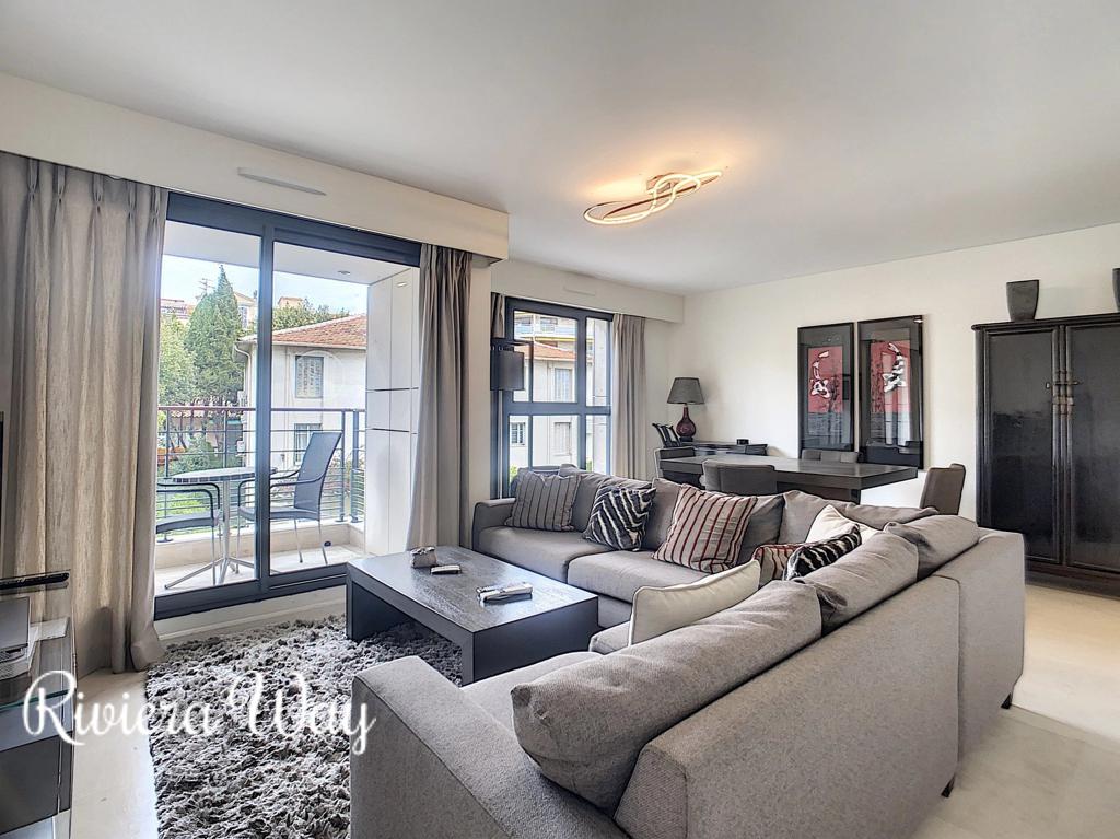 2 room apartment in Cannes, photo #1, listing #105335202