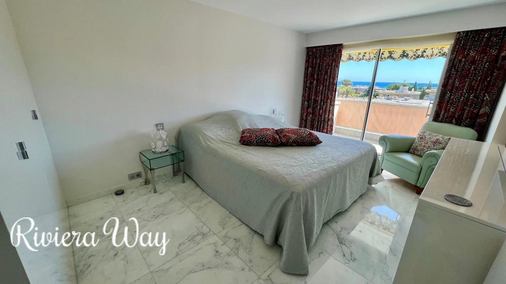 4 room apartment in Juan-les-Pins, photo #9, listing #103435374