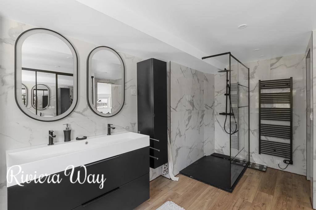 Villa in Mougins, photo #8, listing #103573218