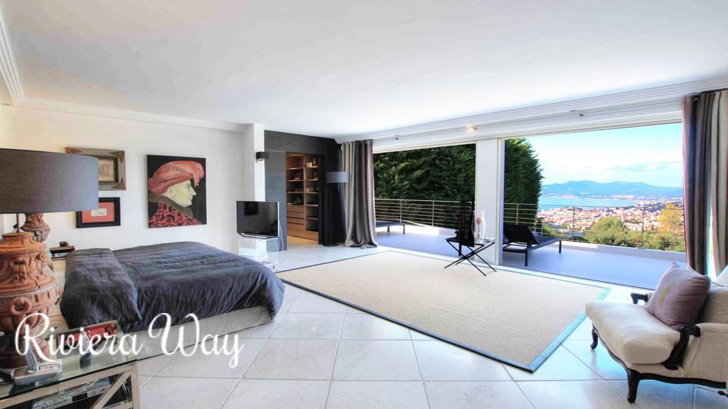 8 room villa in Cannes, photo #3, listing #81397470