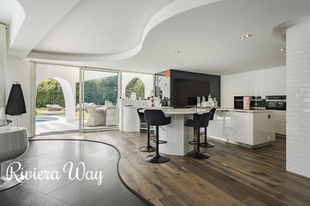 8 room villa in Mougins, photo #5, listing #105737898