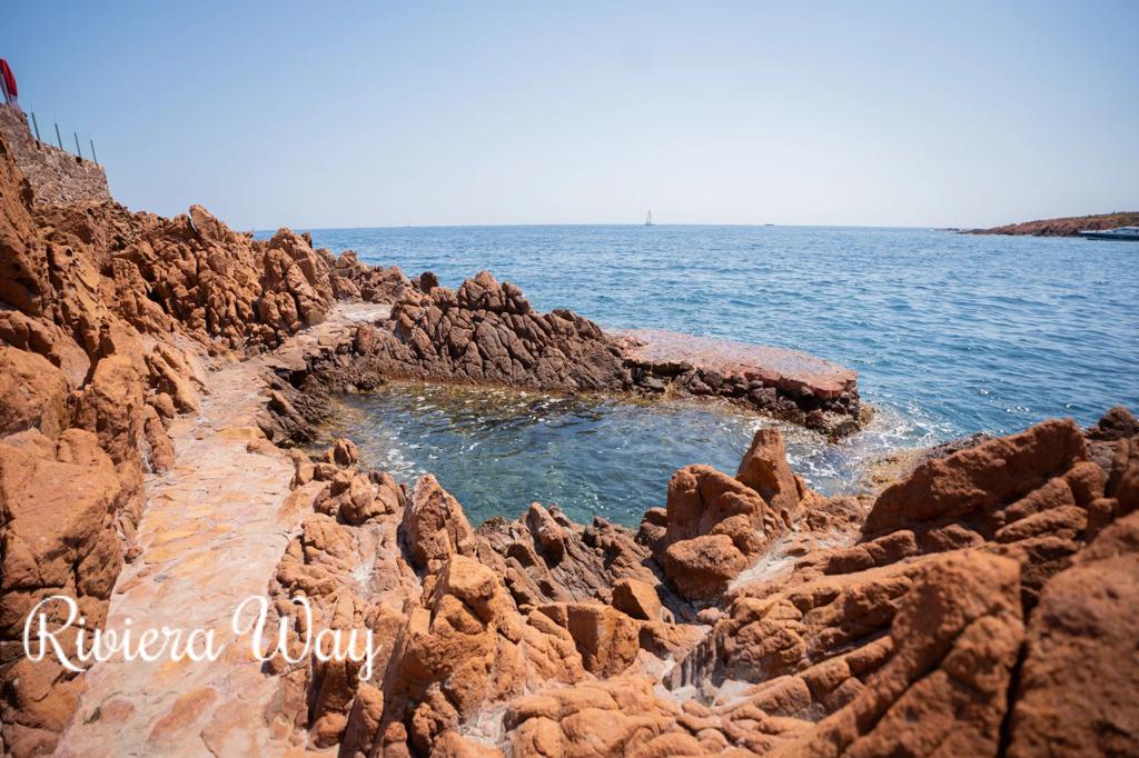 7 room villa in Agay, photo #3, listing #105669480