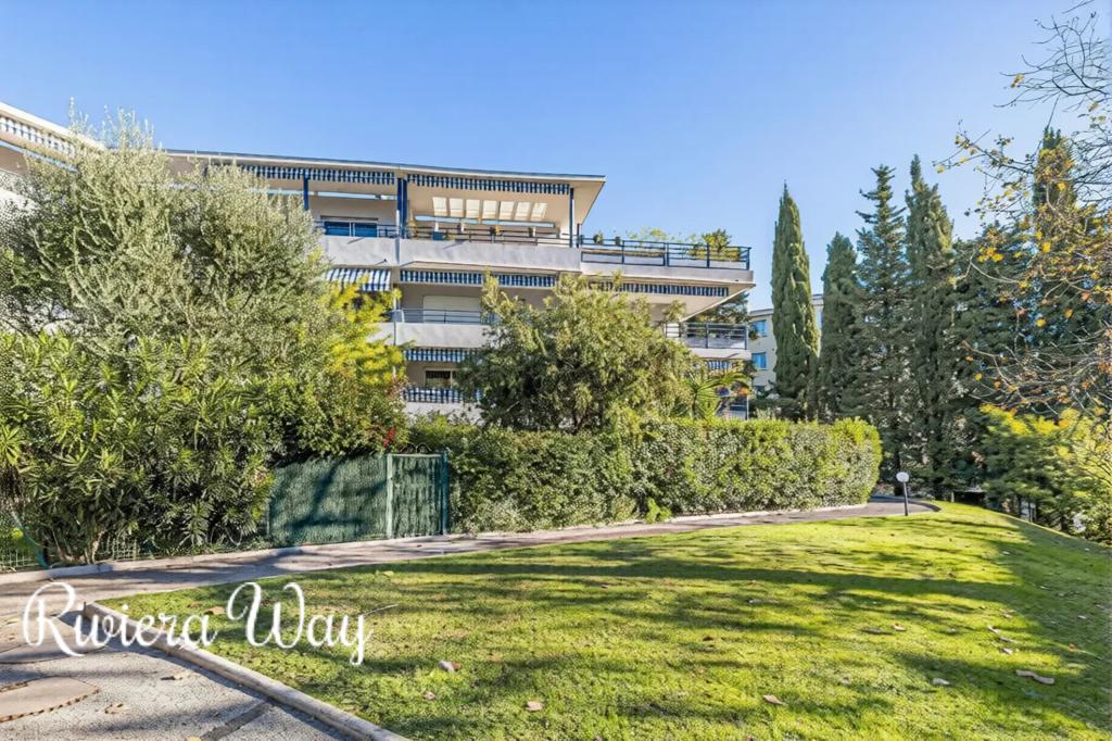 2 room apartment in Cannes, photo #2, listing #105909510