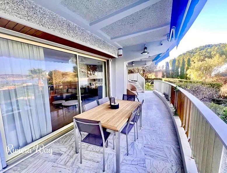 5 room apartment in Antibes, photo #4, listing #103975494