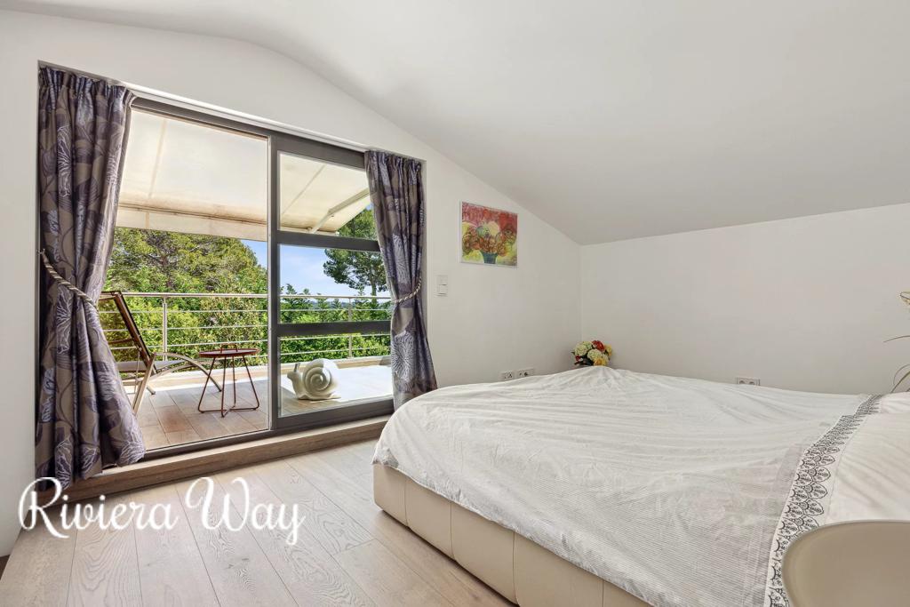 8 room villa in Mougins, photo #3, listing #94881990
