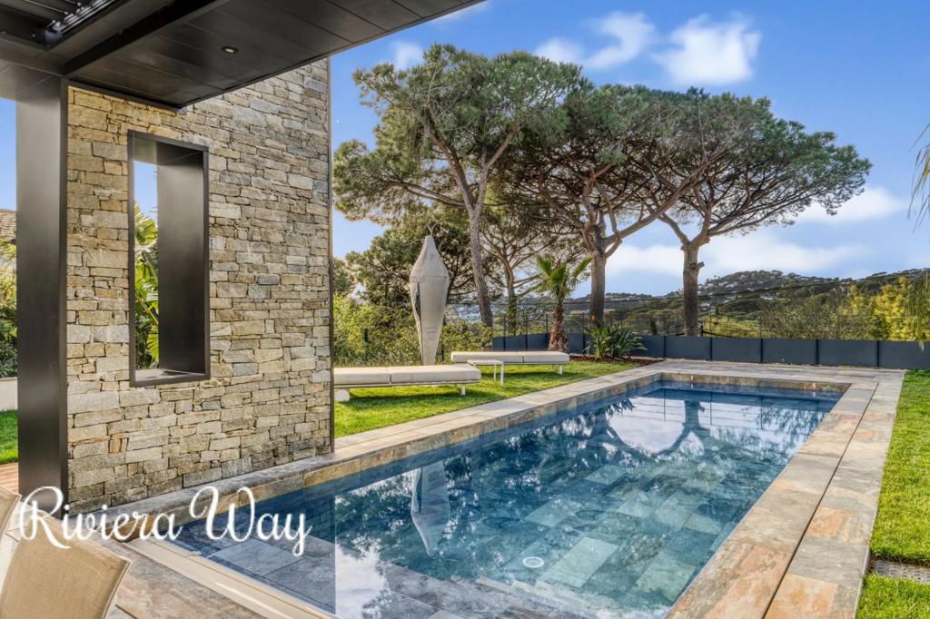 5 room villa in Sainte-Maxime, photo #8, listing #104479872