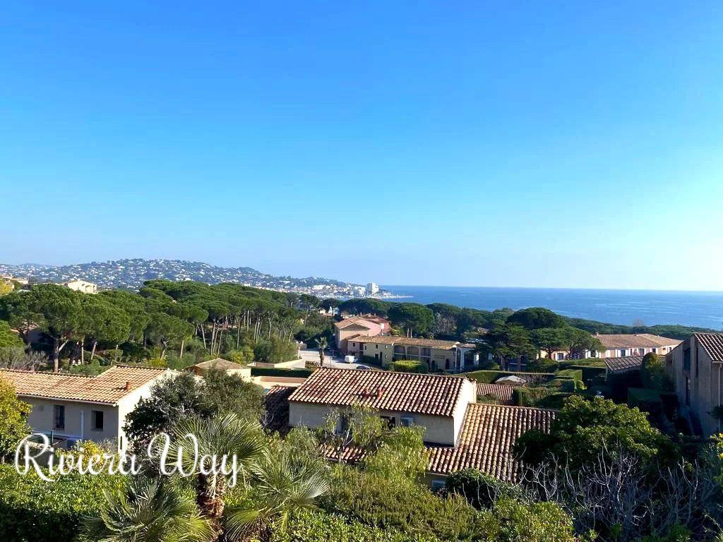 9 room villa in Sainte-Maxime, photo #2, listing #98494704