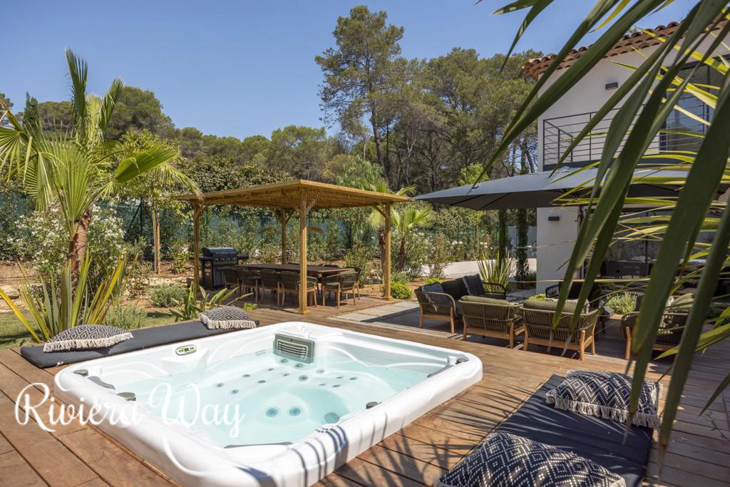 Villa in Mougins, photo #10, listing #106680042