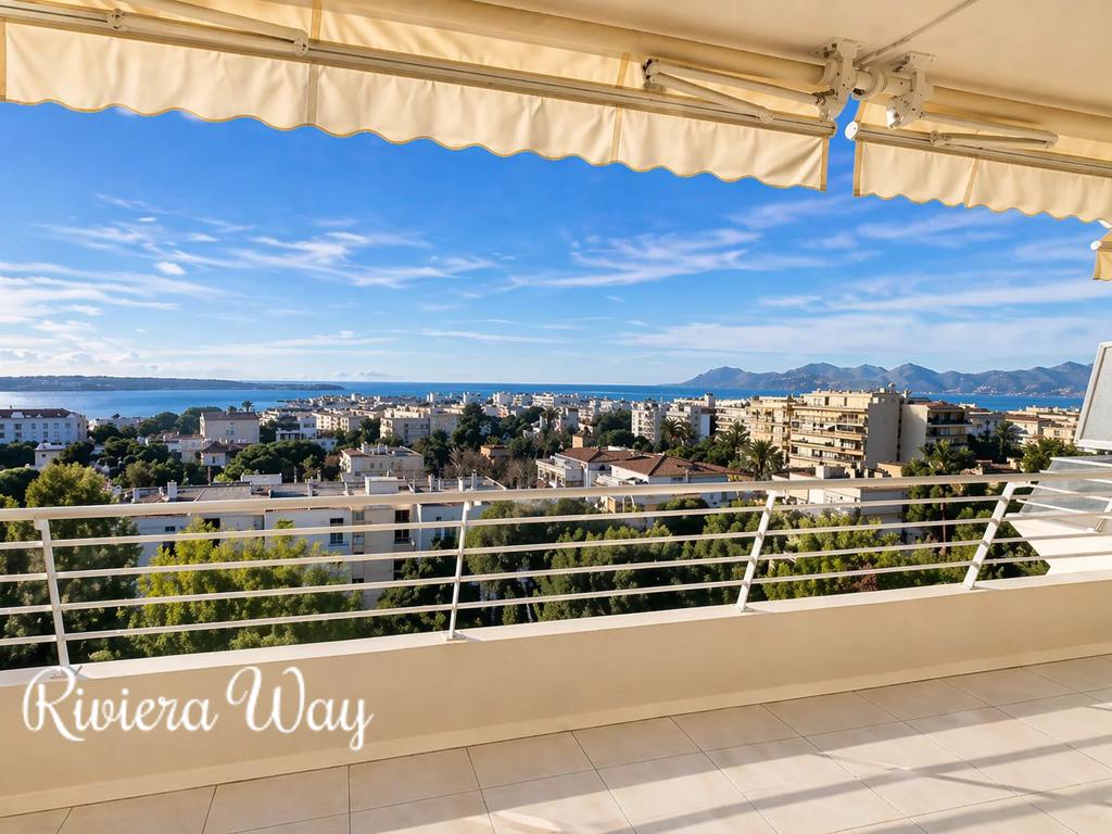 4 room apartment in Cannes, photo #1, listing #106122366