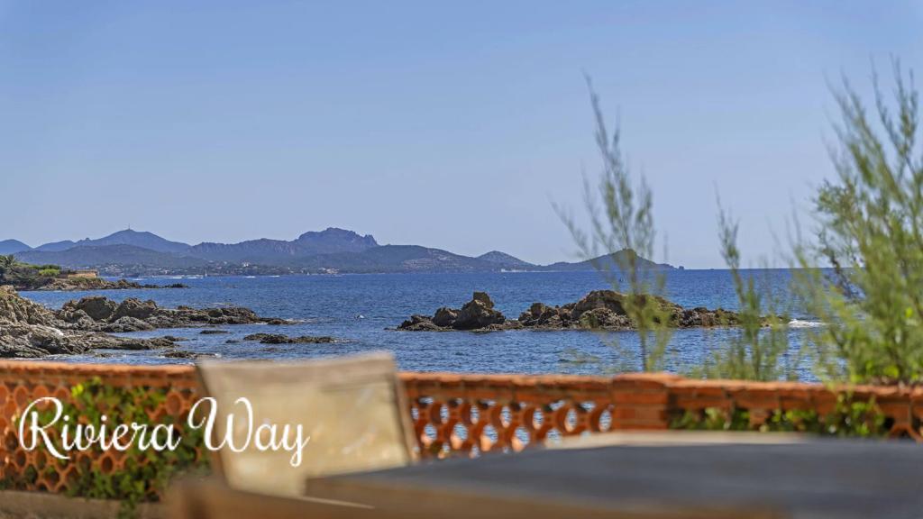 11 room villa in Fréjus, photo #8, listing #103794306