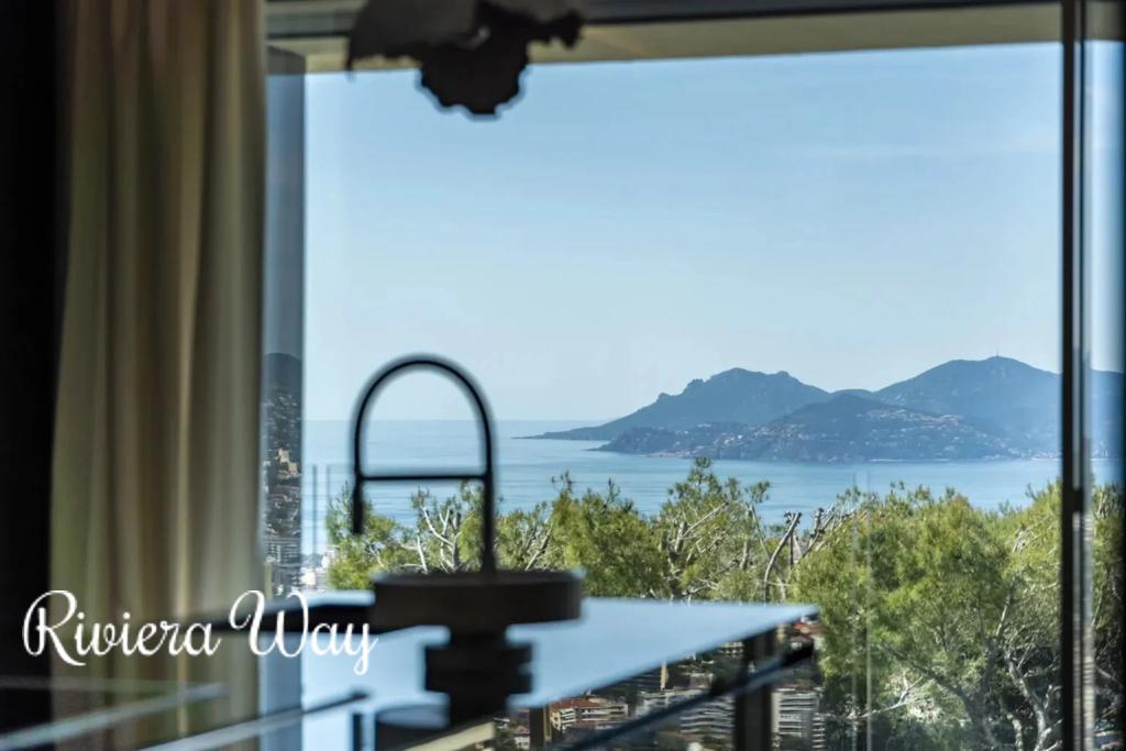 12 room villa in Cannes, photo #9, listing #93664662