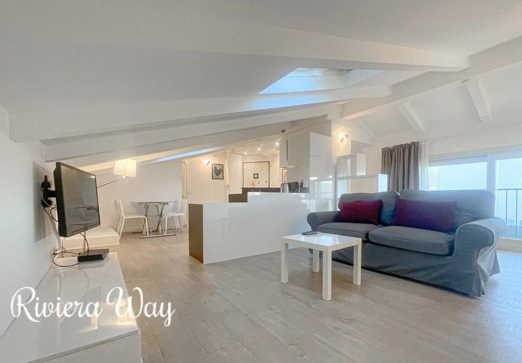 2 room apartment in Cannes, photo #1, listing #106248030