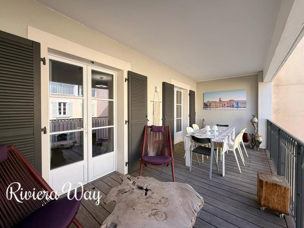 4 room apartment in Saint-Tropez, photo #1, listing #106240344