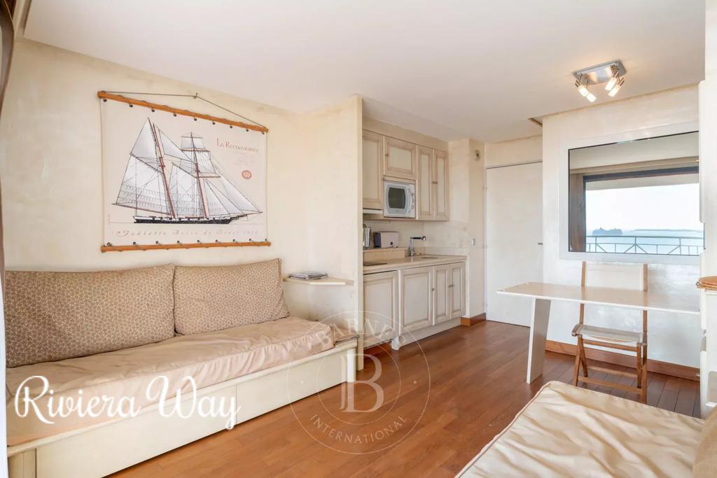 2 room apartment in Cannes, photo #3, listing #100826124