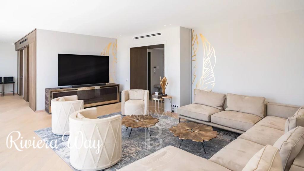 6 room apartment in Cannes, photo #9, listing #102086838
