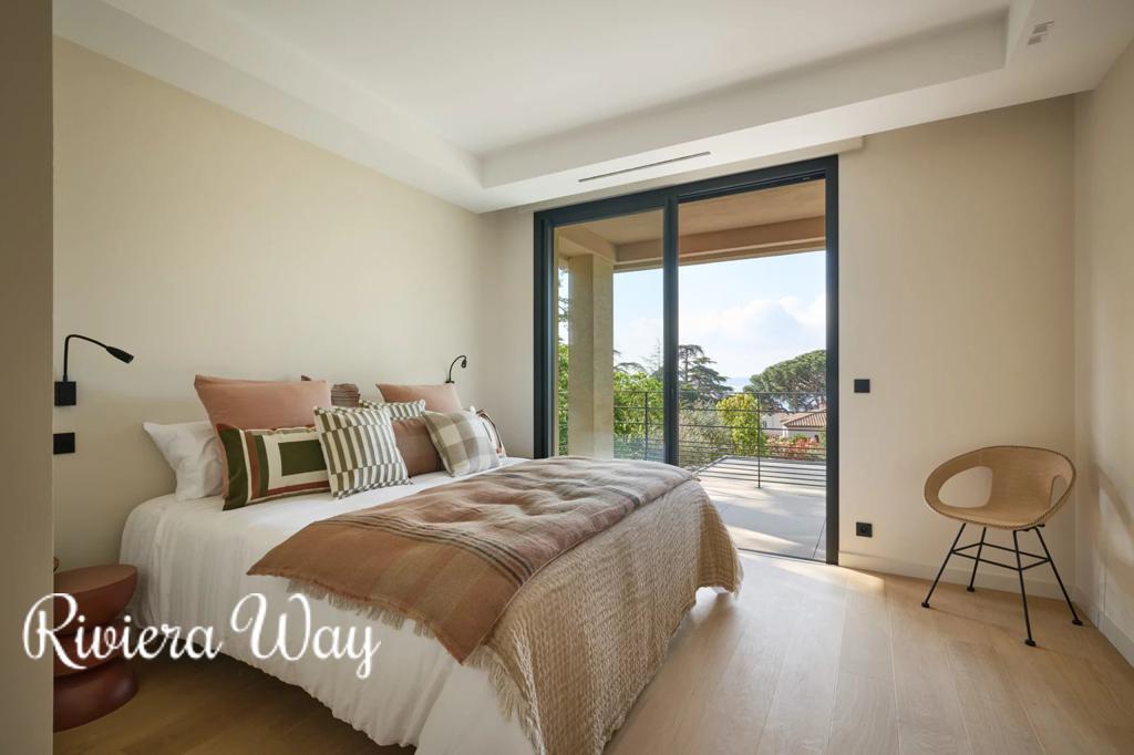 6 room villa in Sainte-Maxime, photo #4, listing #96940326