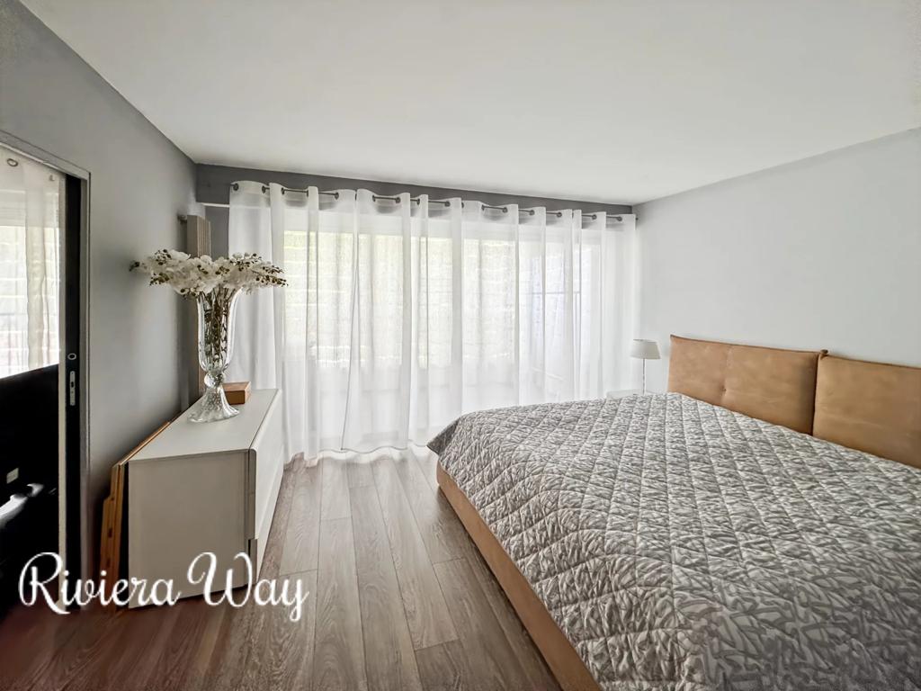 4 room apartment in Cannes, photo #4, listing #105666918