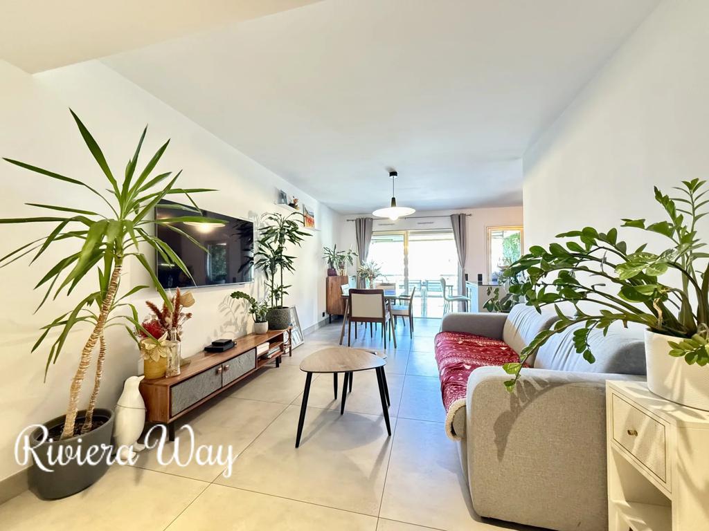 3 room apartment in Golf Juan, photo #2, listing #104342532