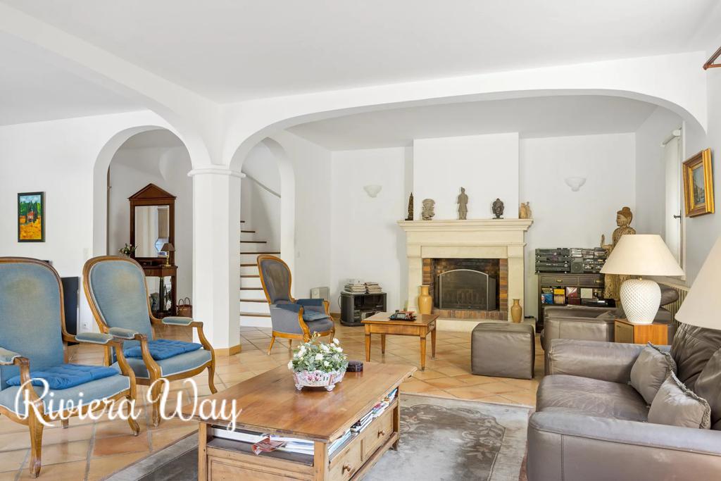6 room villa in Antibes, photo #8, listing #107113986