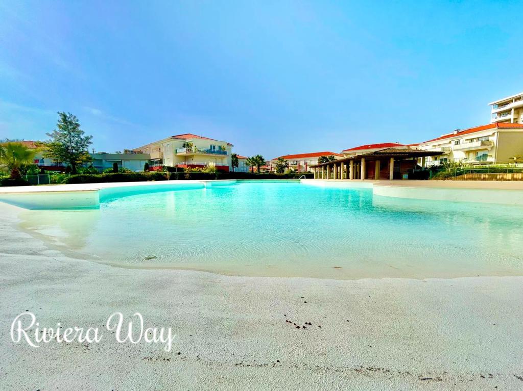 2 room apartment in Juan-les-Pins, photo #1, listing #106127574