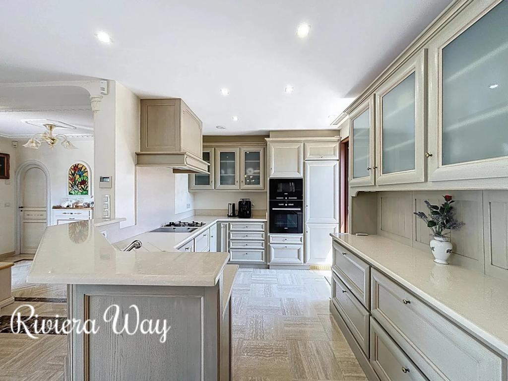8 room villa in Cap d'Antibes, photo #3, listing #91301070