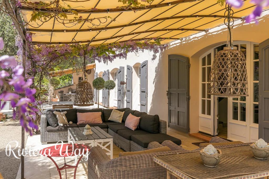 6 room villa in Grasse, photo #2, listing #102971022
