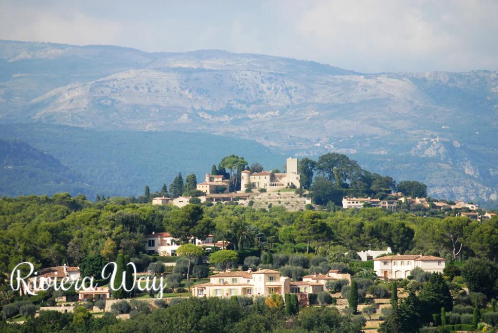 2 room villa in Mougins, photo #2, listing #104418804