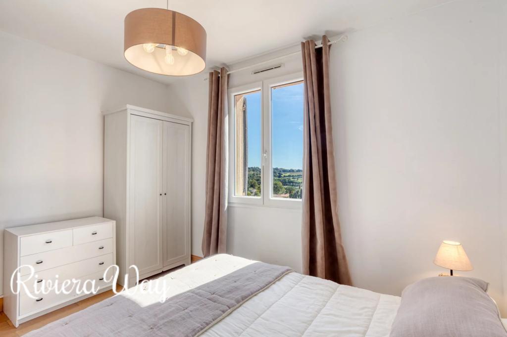 7 room villa in La Croix-Valmer, photo #8, listing #106371258