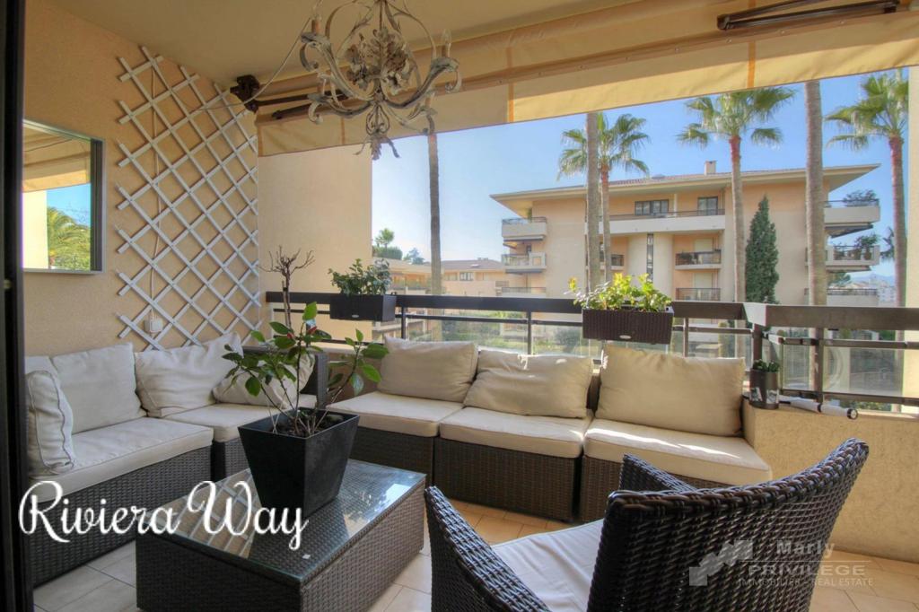 4 room apartment in Cannes, photo #2, listing #93485154