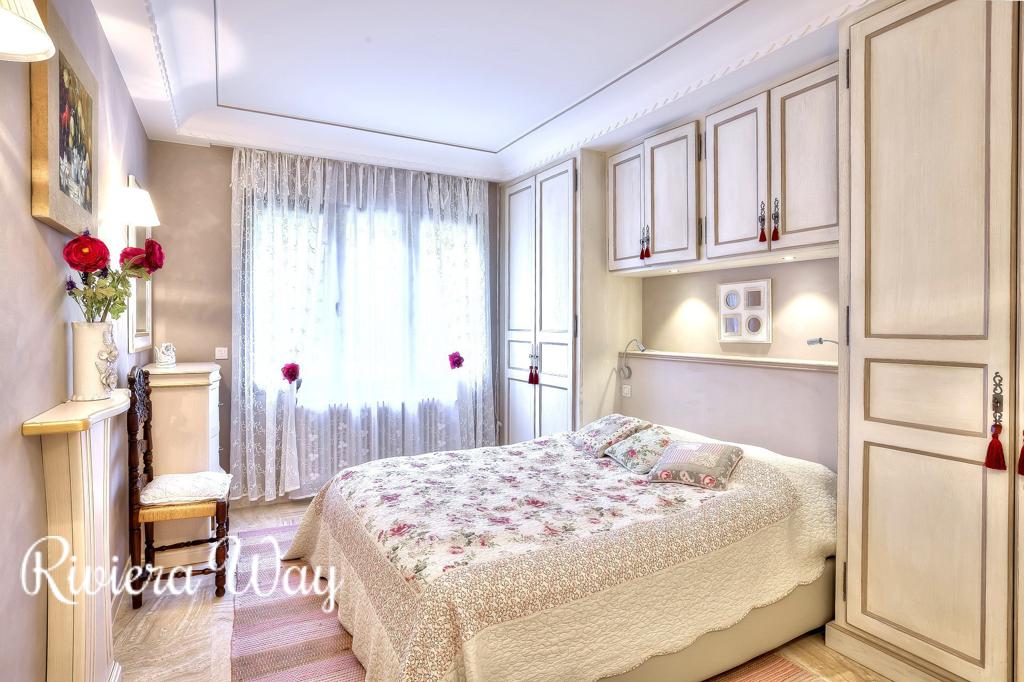 8 room villa in Cap d'Antibes, photo #1, listing #91301070