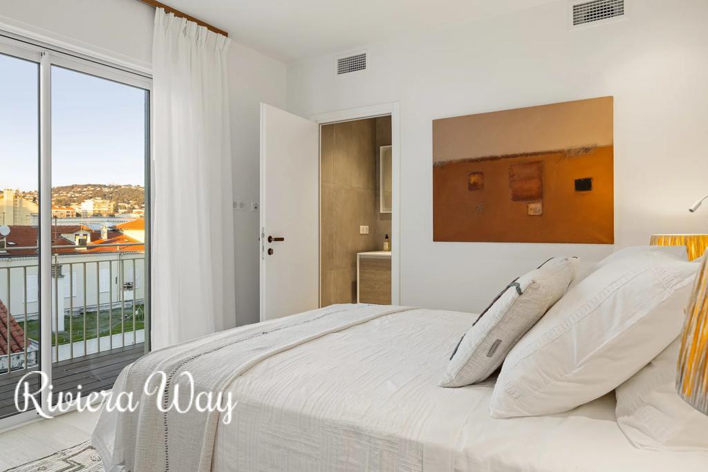 4 room penthouse in Cannes, photo #5, listing #85724604