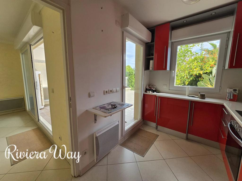 2 room apartment in Juan-les-Pins, photo #10, listing #101630886