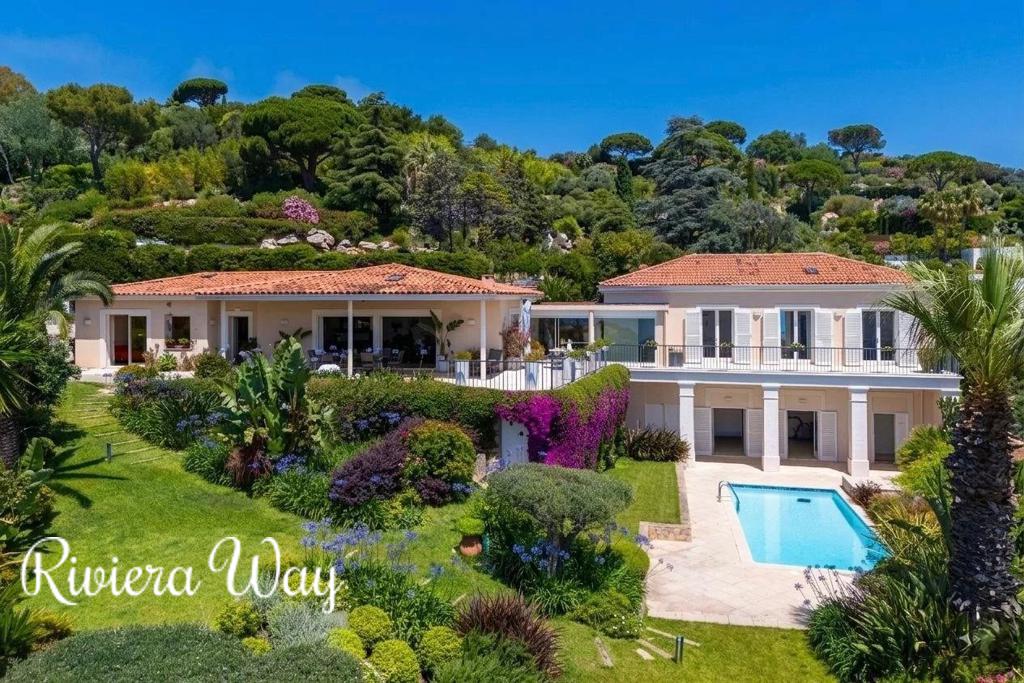 8 room villa in Cannes, photo #4, listing #106529640