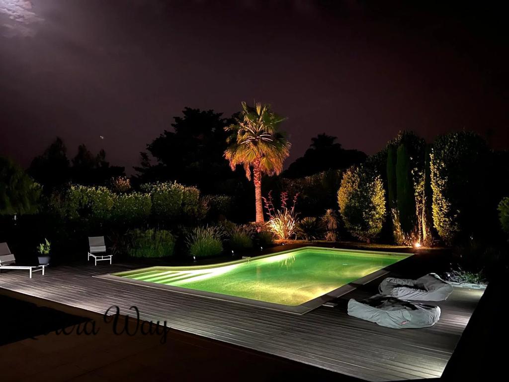 6 room villa in Antibes, photo #4, listing #103435878