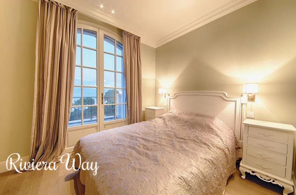 7 room villa in Cap d'Antibes, photo #10, listing #106514898