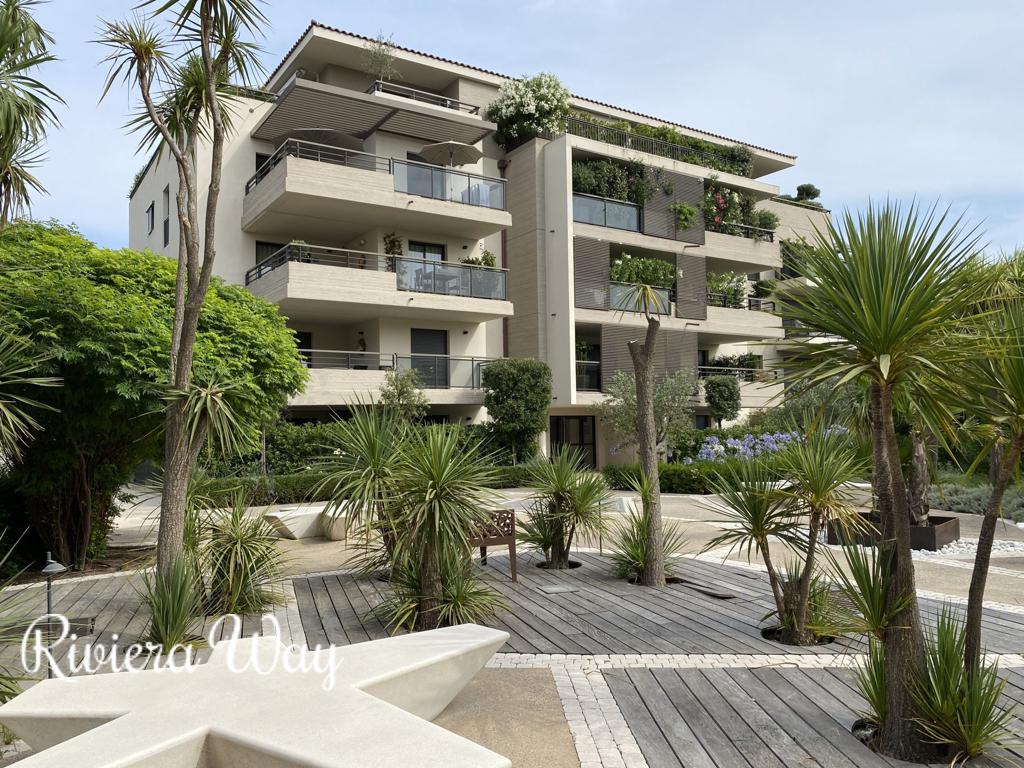 2 room apartment in Saint-Tropez, photo #6, listing #83691132