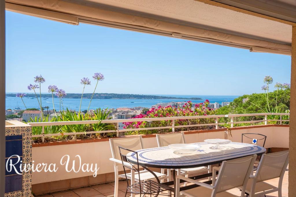 4 room apartment in Cannes, photo #3, listing #106239756