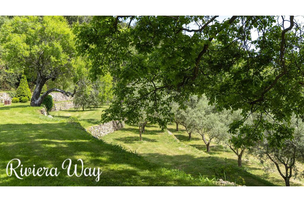 10 room villa in Fayence, photo #2, listing #103221594