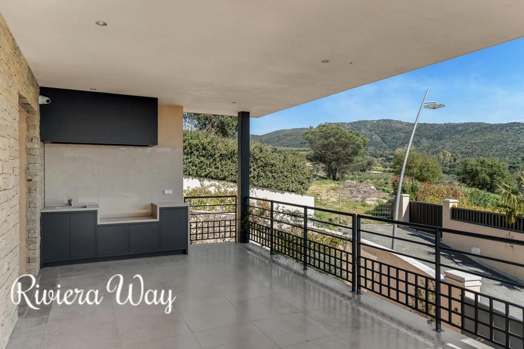 5 room villa in Sainte-Maxime, photo #4, listing #105891828