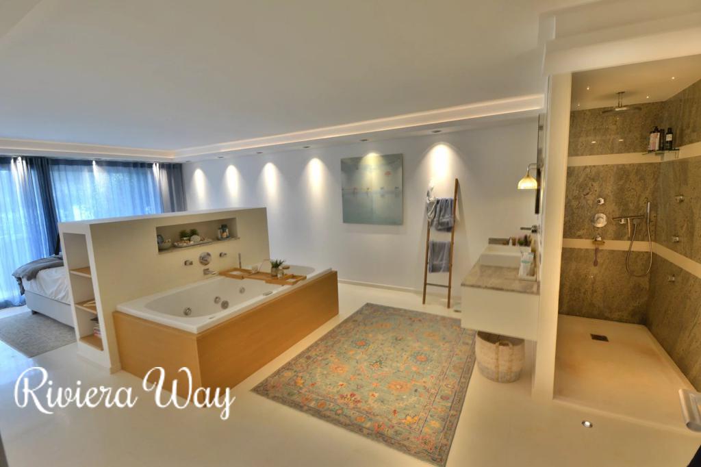 5 room villa in Vallauris, photo #2, listing #93784992