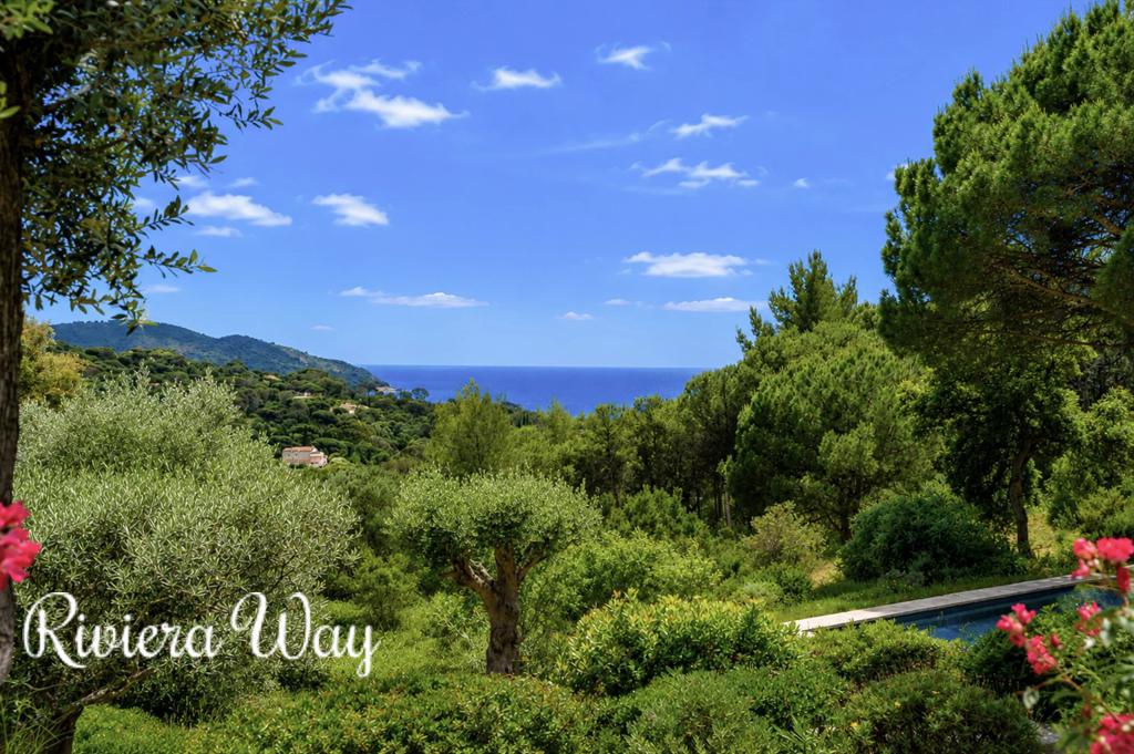 7 room villa in La Croix-Valmer, photo #5, listing #106343202