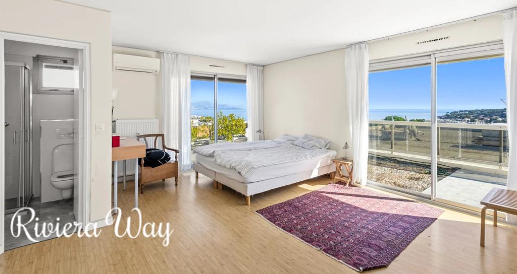 4 room apartment in Antibes, photo #6, listing #105721812