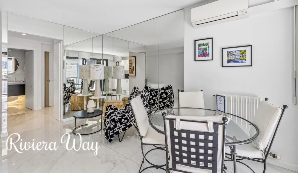1 room apartment in Cannes, photo #3, listing #106524348