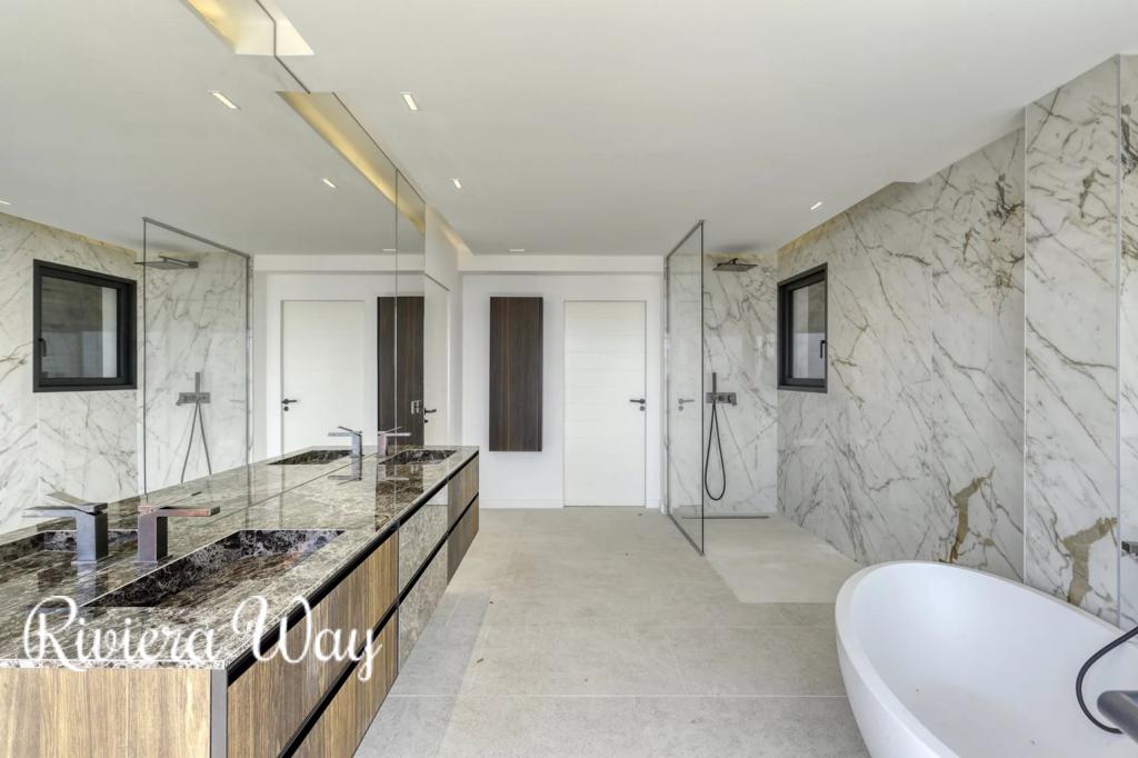 5 room villa in Rayol-Canadel-sur-Mer, photo #8, listing #90031116