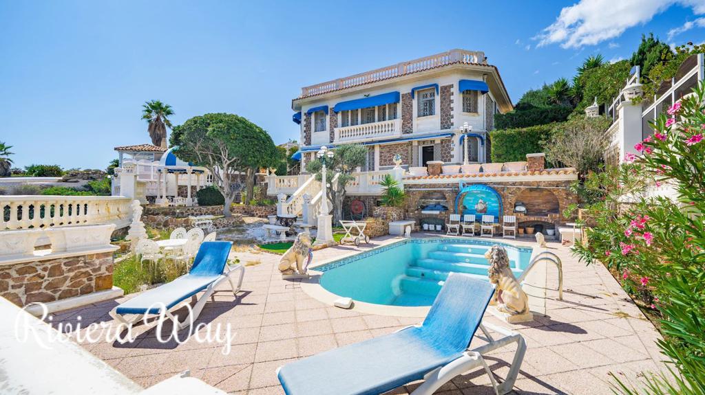 9 room villa in Saint-Raphaël, photo #1, listing #104501460