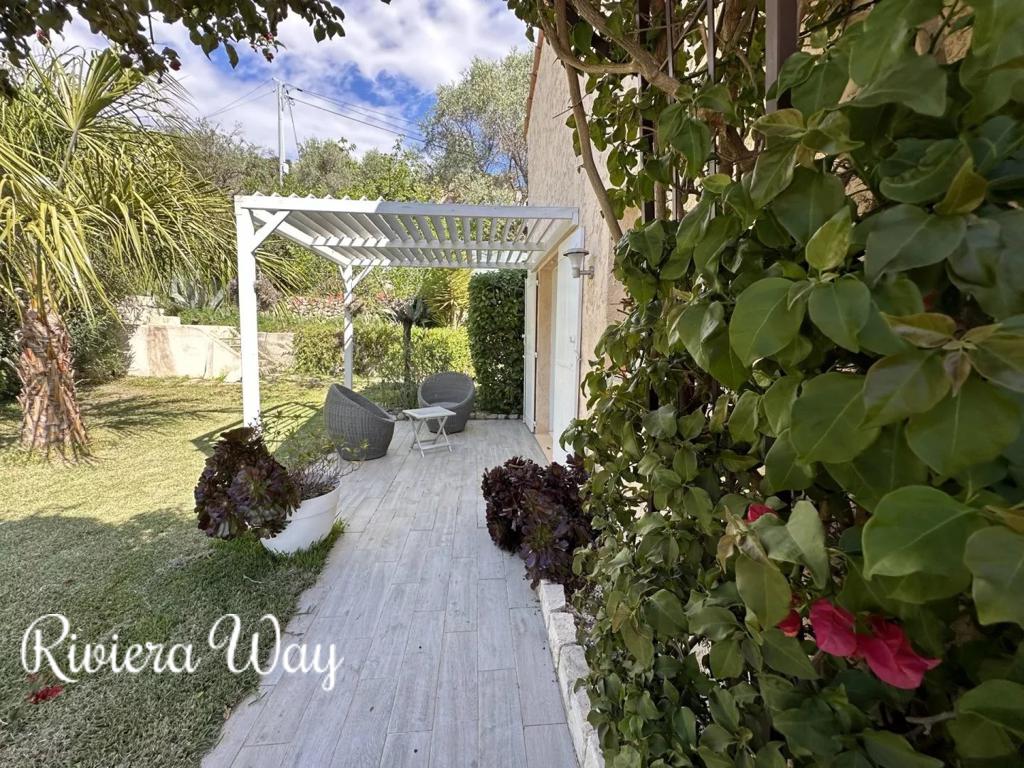 11 room villa in Cannes, photo #8, listing #90902658