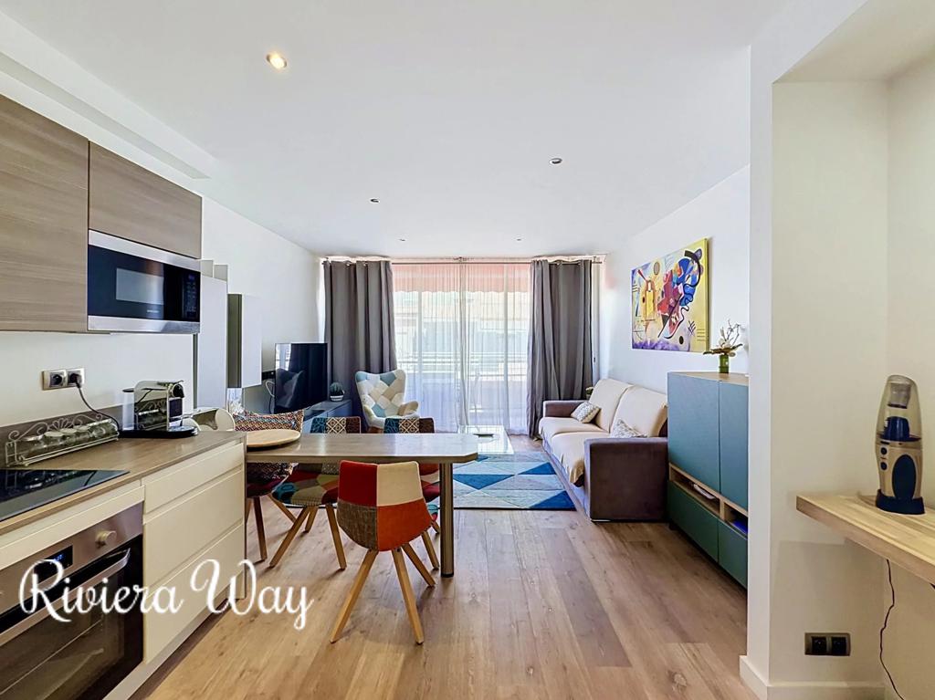 2 room apartment in Cannes, photo #3, listing #107078706