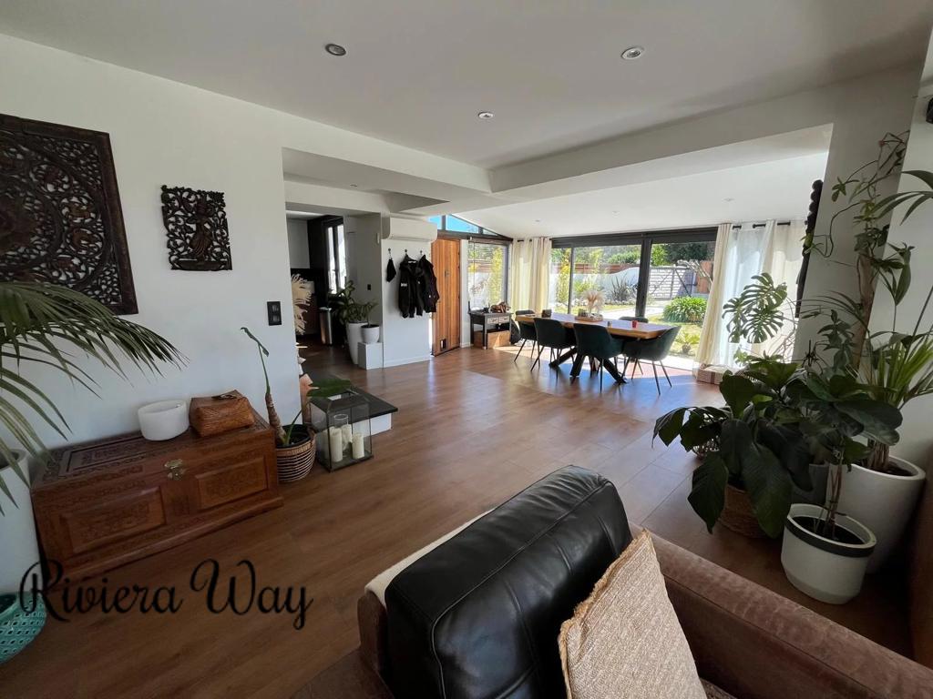 4 room villa in Cannes, photo #5, listing #102922512
