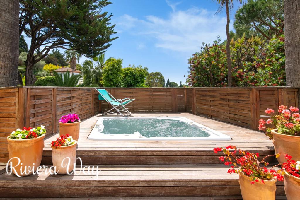 6 room villa in Le Cannet, photo #8, listing #106471470